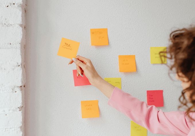 Person holding a sticky note