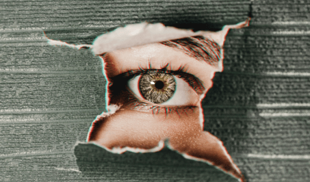 A green eye looking through the hole